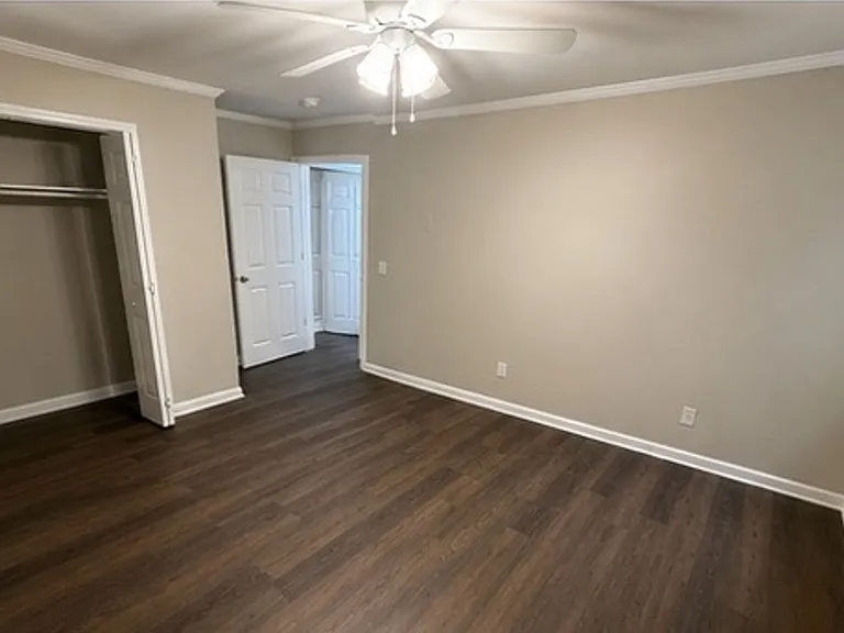 805 E Queen St — Photo 6