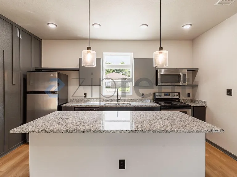 1008 York Ave #A — Photo 6