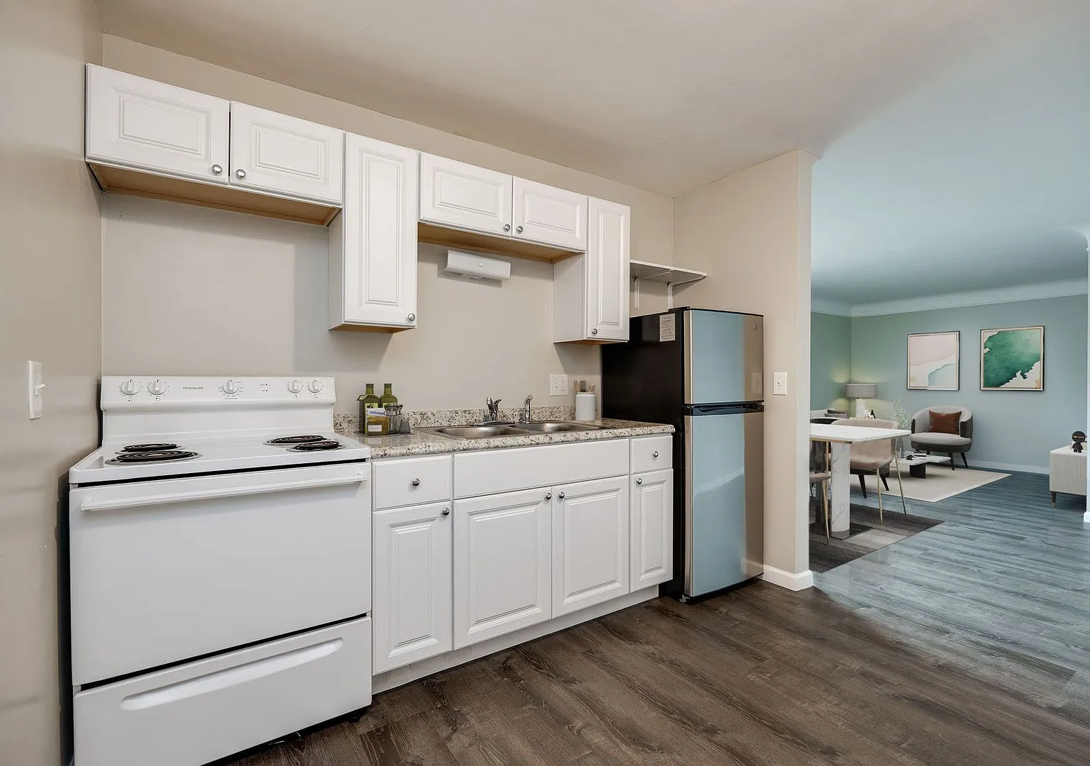 1 Bedroom Apartment near Reading Bridal District - 500 Sq Ft — Photo 1