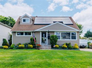 158 Dartmouth Dr, Hicksville, NY 11801