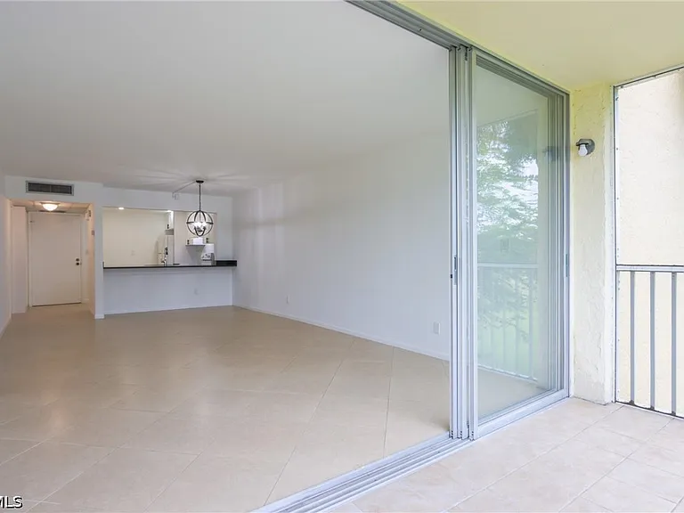 1083 Forest Lakes Dr #206 — Photo 9