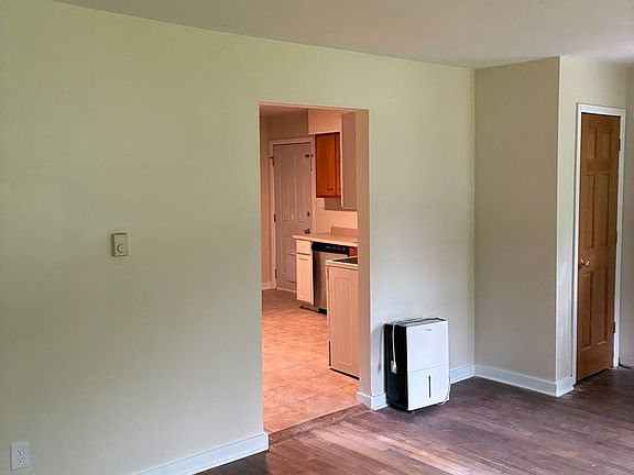 5th image of 1002 W Cascade Ave