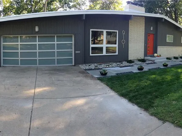 9101 W 70th St, Merriam, KS 66204