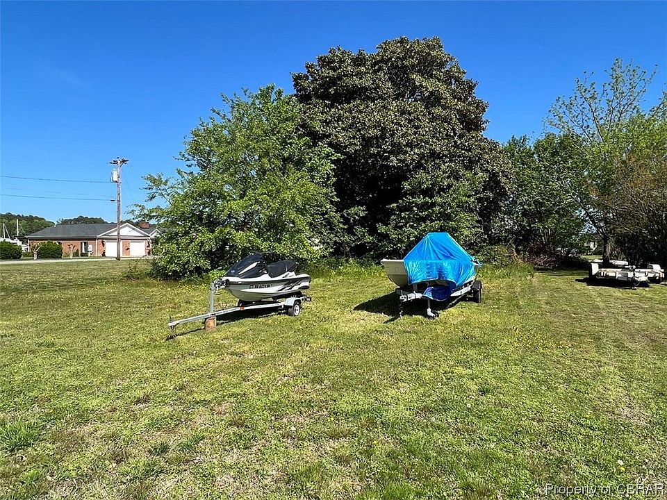2nd image of 625 Lovers Ln