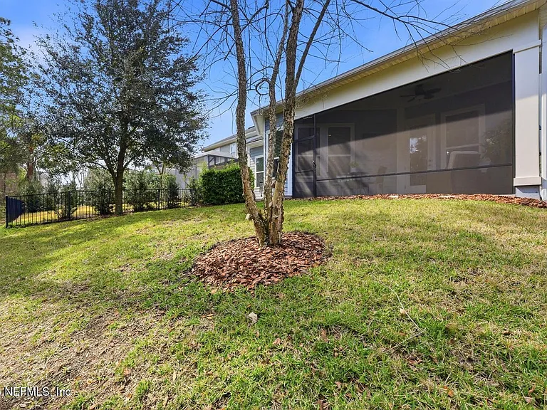 429 Pelican Pointe Rd — Photo 22