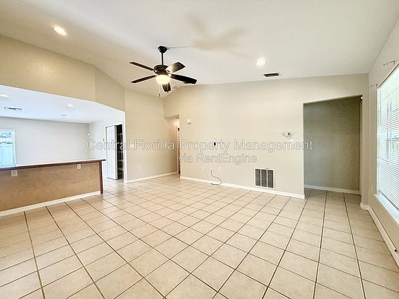 4th image of 939 Pecan St