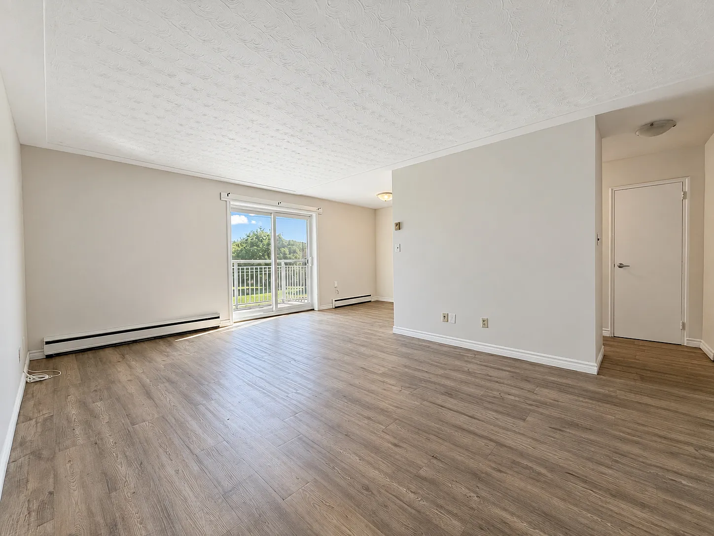 1100 Wellington St — Photo 2