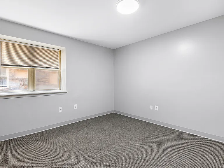 Edgewood Apartments — Photo 11
