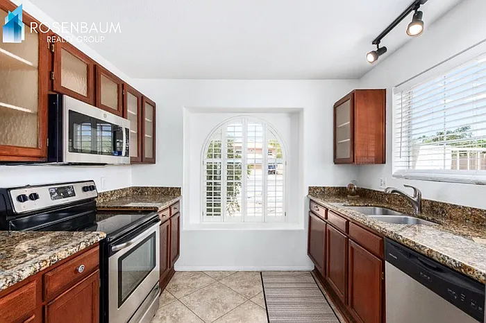3 bed, 2.0 bath, 1236 sqft, $2,500 — Photo 4