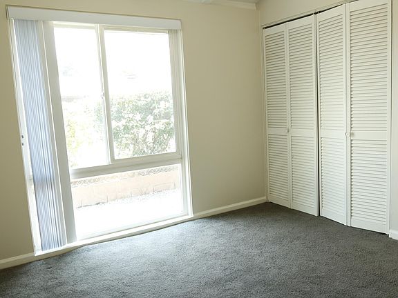 3rd image of 307 S Treanor Ave