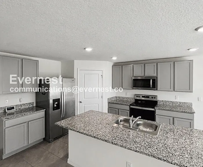 5106 Plumeria Dr — Photo 2