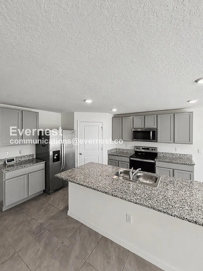 Building Photo - 5106 Plumeria Dr