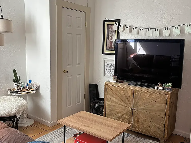 Extra den room
There a 5 room