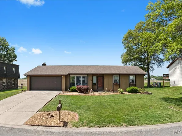 21 N Saint Johns Dr, Smithton, IL 62285