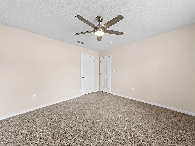275 Limestone Cir — Photo 16