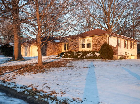 1118 S Red Wing Dr, Marshall, MO 65340