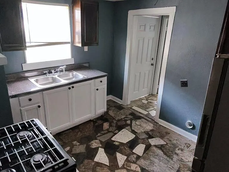 2196 Lyon Ave #2196 — Photo 3