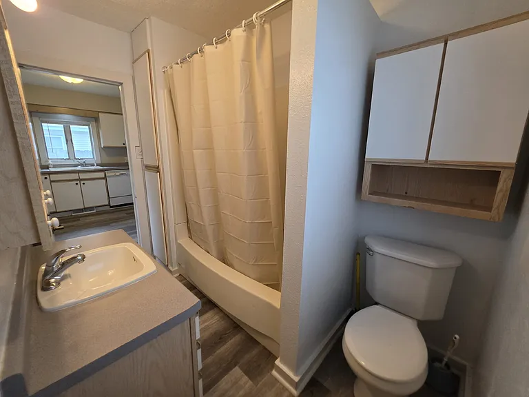 739 Churchill St — Photo 11
