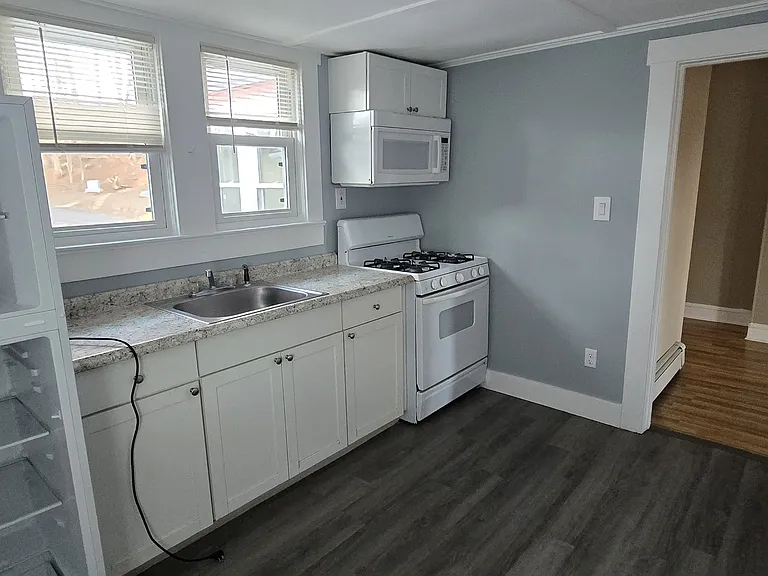 27 Losey St — Photo 5