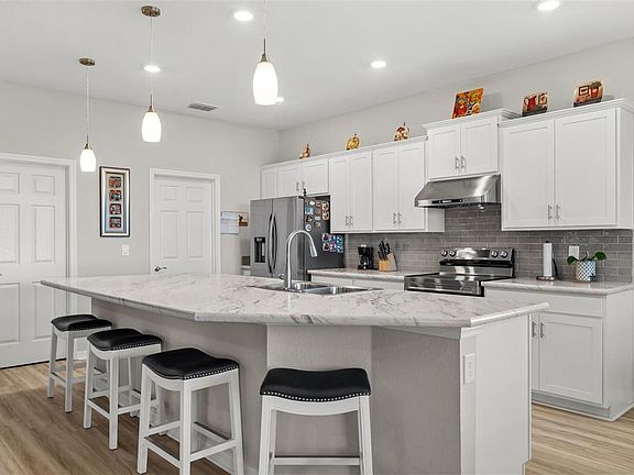 5th image of 1553 FLEUR DRIVE