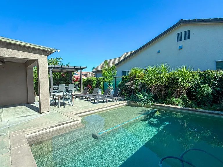 3060 Morris Ave — Photo 3