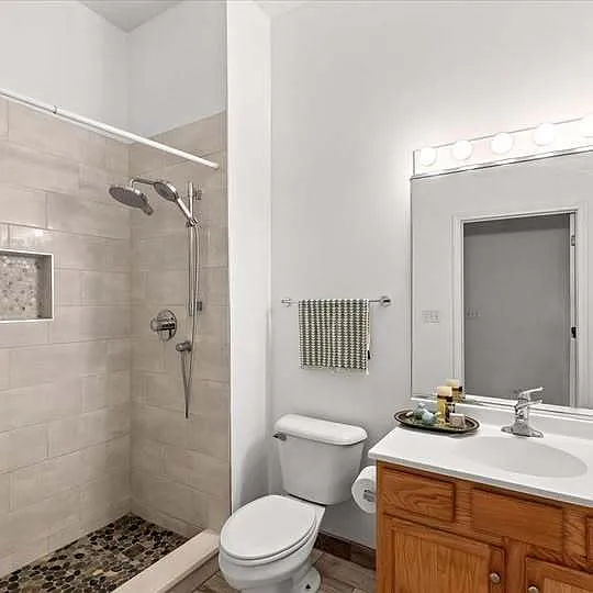 950 W Leland Ave #307 — Photo 17