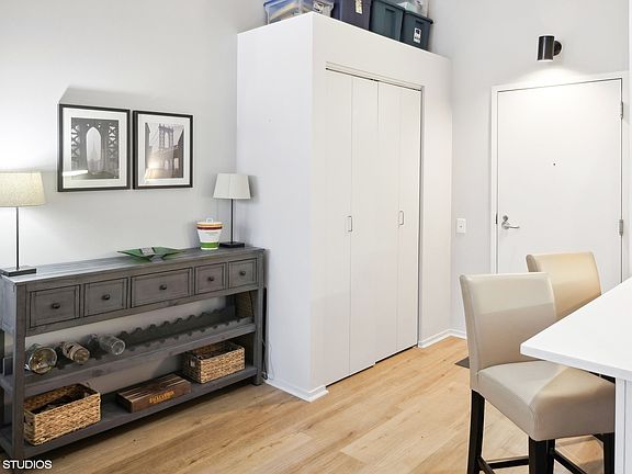 2nd image of 728 W Jackson Blvd APT 1009