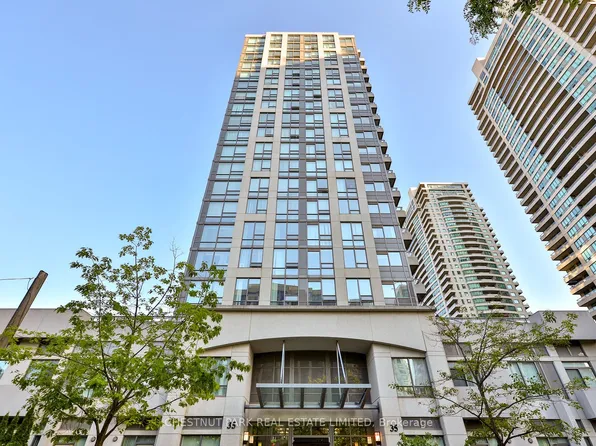 35 Hollywood Ave, Toronto, ON