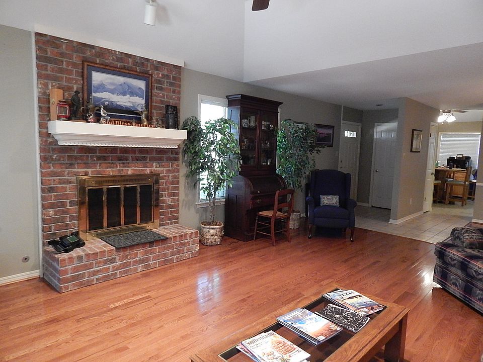 1st image of 627 Park Pl