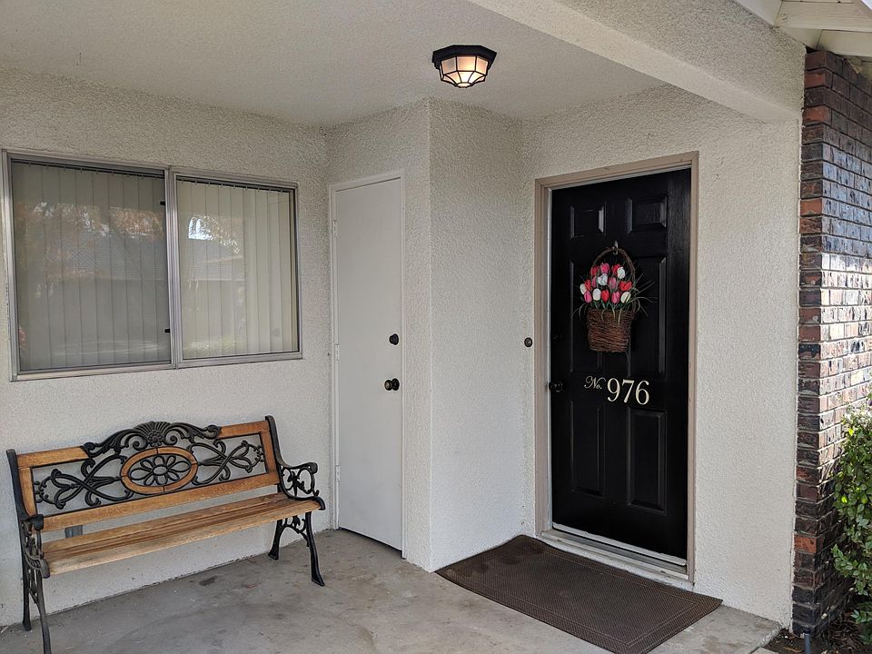1st image of 976 Conquistador St