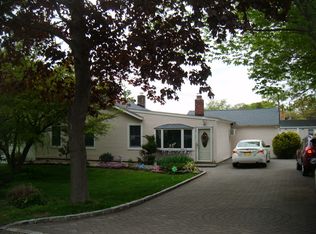 31 Shell Rd, Rocky Point, NY 11778