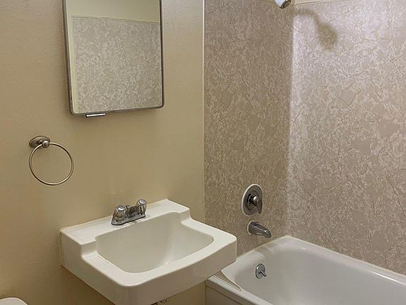 5th image of 4120 11th Ave NE APT 204