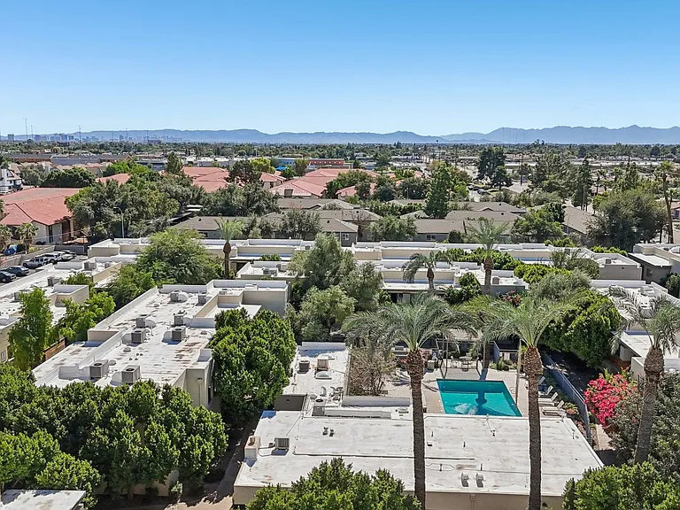 Palm Desert Apartments — Photo 32