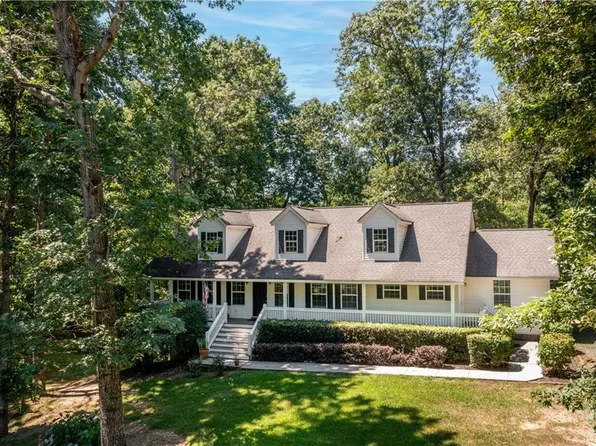 332 Bell Rd, Gillsville, GA 30543