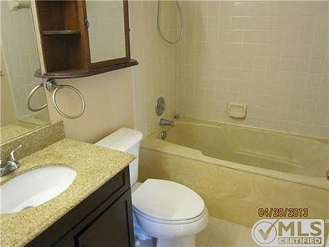 4th image of 3640 Village Dr Unit B
