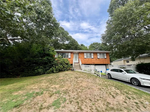 21 New Lane, Selden, NY 11784