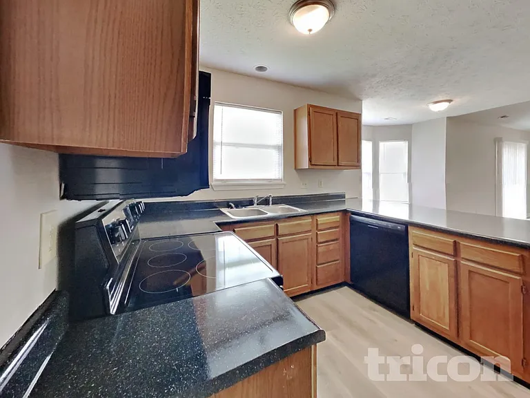 1464 Rebecca Ln — Photo 6