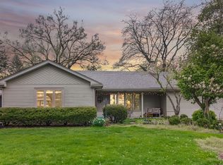 102 Fairway Ln, Wheaton, IL 60189