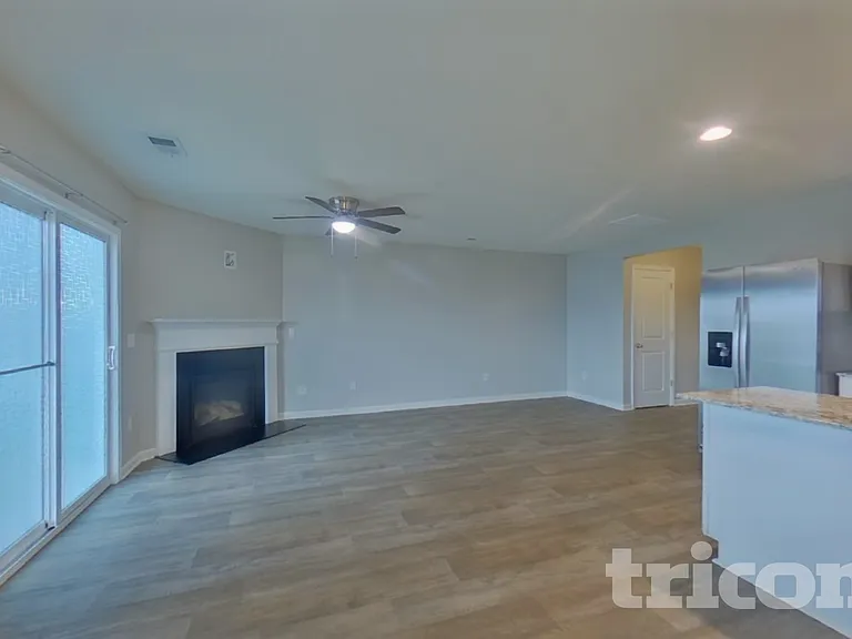 1076 Crescent Moon Loop Rd — Photo 2
