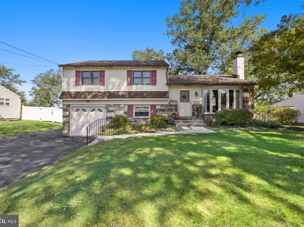 785 Garden Rd, Warminster, PA 18974