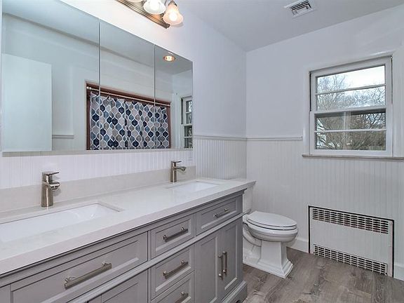 Main level full bath