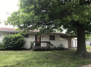 1917 SW 71st St, Topeka, KS 66619