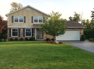 8935 Candlewood Ln, Clarence Center, NY 14032