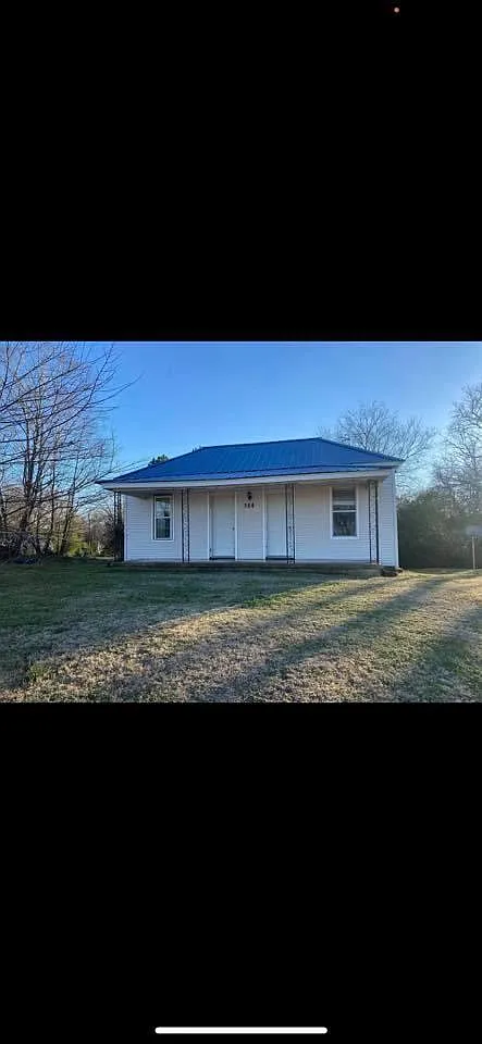 Building Photo - 704 NW Kiowa Ave