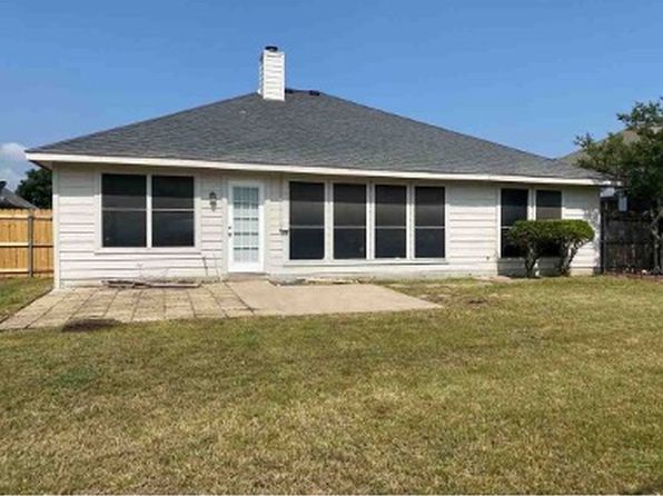 6303 Saint Leonard Dr, Arlington, TX 76001