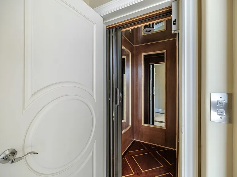 18047 Karen Dr — Photo 15