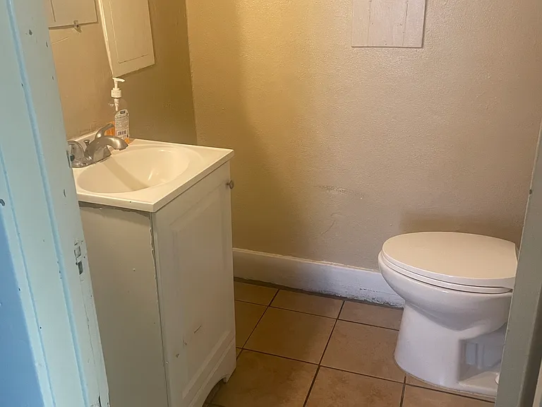 510 1/2 W Whittier Blvd #2 — Photo 8