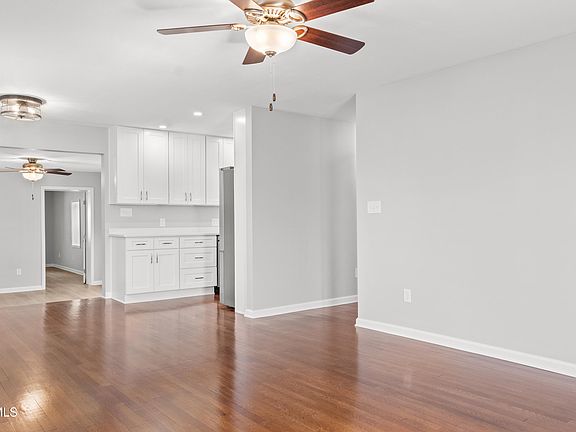 4th image of 1829 Kenwood Rd