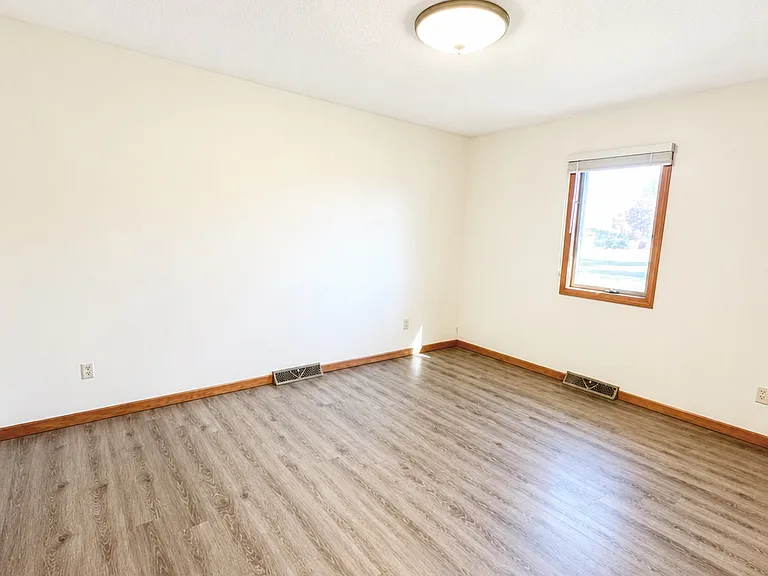 2227 Hageman Ave — Photo 5
