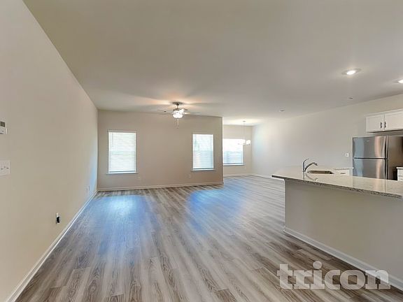 3rd image of 299 Limestone Cir